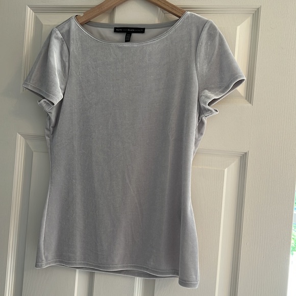 White House Black Market WHBM Short Sleeve Velvet Tee NWOT XS - Picture 7 of 7